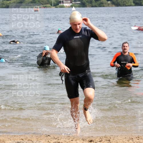 15.06.2025 - 27. Vierlanden-Triathlon Lena Gebhardt http://msf.ph/oto/8007620 15.06.2025 10:05:25 Schwimmen 378, 384, 393, 402, 409, 456 meine-sportfotos.de