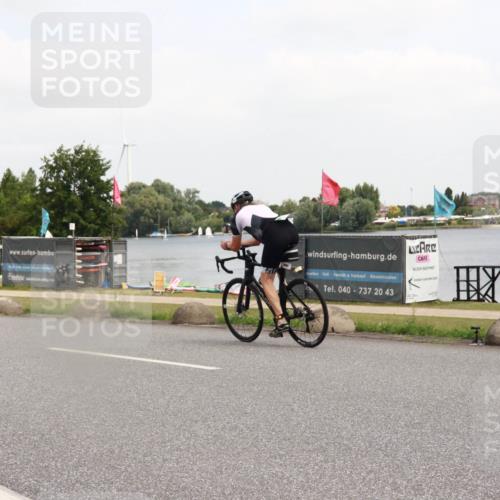 21.06.2025 - 27. Vierlanden-Triathlon H.Heesch http://msf.ph/oto/8007627 15.06.2025 12:09:27 Radfahren 692, 800, 834 meine-sportfotos.de