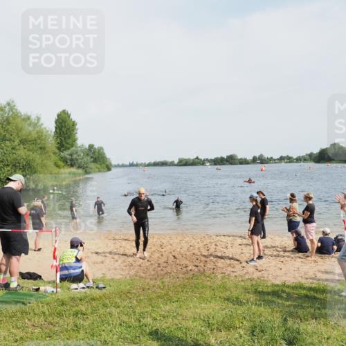 21.06.2025 - 27. Vierlanden-Triathlon MichiJ http://msf.ph/oto/8007629 15.06.2026 10:08:04 Schwimmen 373, 395, 403, 407 meine-sportfotos.de
