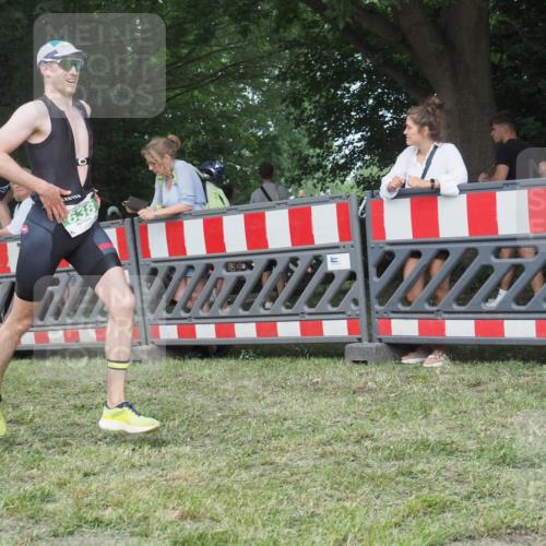 21.06.2025 - 27. Vierlanden-Triathlon KatJ http://msf.ph/oto/8007633 15.06.2025 13:00:53 Ziel 638 meine-sportfotos.de