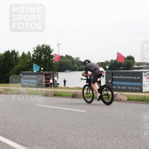 15.06.2025 - 27. Vierlanden-Triathlon H.Heesch http://msf.ph/oto/8007653 15.06.2025 10:44:44 Radfahren 133, 154, 434 meine-sportfotos.de