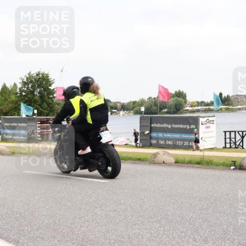 21.06.2025 - 27. Vierlanden-Triathlon H.Heesch http://msf.ph/oto/8007654 15.06.2025 12:09:32 Radfahren 759, 800 meine-sportfotos.de