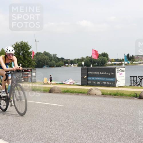 21.06.2025 - 27. Vierlanden-Triathlon H.Heesch http://msf.ph/oto/8007658 15.06.2025 12:02:10 Radfahren 960 meine-sportfotos.de