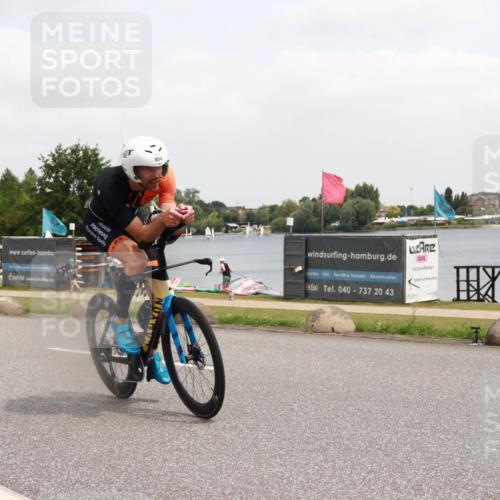 21.06.2025 - 27. Vierlanden-Triathlon H.Heesch http://msf.ph/oto/8007665 15.06.2025 12:09:39 Radfahren 854, 955, 965 meine-sportfotos.de