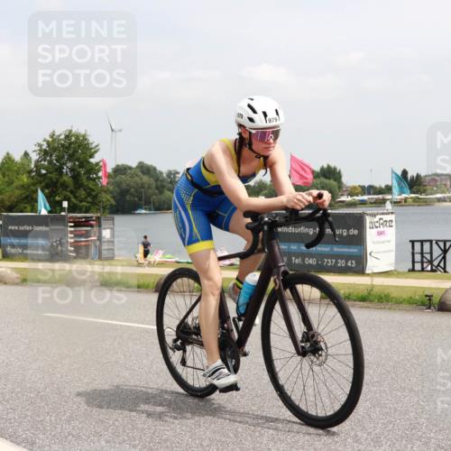 21.06.2025 - 27. Vierlanden-Triathlon H.Heesch http://msf.ph/oto/8007667 15.06.2025 12:02:11 Radfahren 960 meine-sportfotos.de