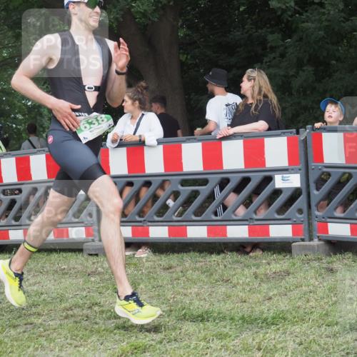 21.06.2025 - 27. Vierlanden-Triathlon KatJ http://msf.ph/oto/8007668 15.06.2025 13:00:53 Ziel 638 meine-sportfotos.de