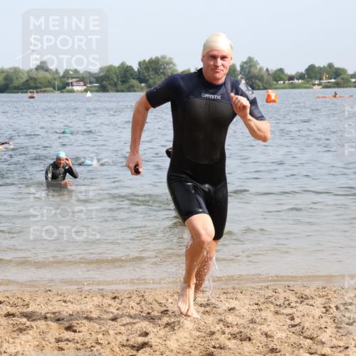 15.06.2025 - 27. Vierlanden-Triathlon Lena Gebhardt http://msf.ph/oto/8007670 15.06.2025 10:05:26 Schwimmen 366, 378, 393, 402, 409, 456 meine-sportfotos.de