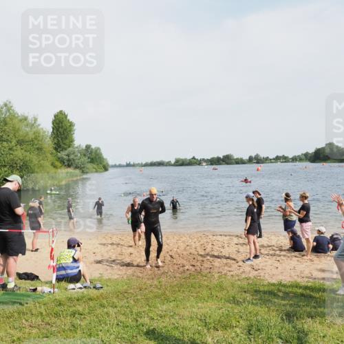 21.06.2025 - 27. Vierlanden-Triathlon MichiJ http://msf.ph/oto/8007683 15.06.2026 10:08:05 Schwimmen 295, 373, 403 meine-sportfotos.de