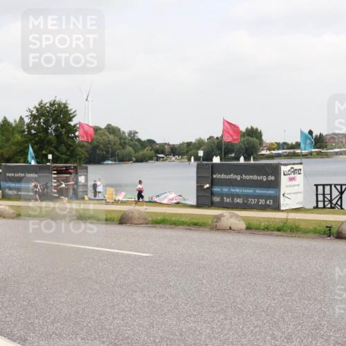 21.06.2025 - 27. Vierlanden-Triathlon H.Heesch http://msf.ph/oto/8007686 15.06.2025 12:10:15 Radfahren 711, 742 meine-sportfotos.de
