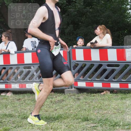 21.06.2025 - 27. Vierlanden-Triathlon KatJ http://msf.ph/oto/8007692 15.06.2025 13:00:54 Ziel 638 meine-sportfotos.de