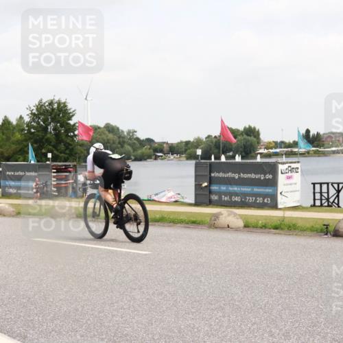 21.06.2025 - 27. Vierlanden-Triathlon H.Heesch http://msf.ph/oto/8007708 15.06.2025 12:10:25 Radfahren 849 meine-sportfotos.de