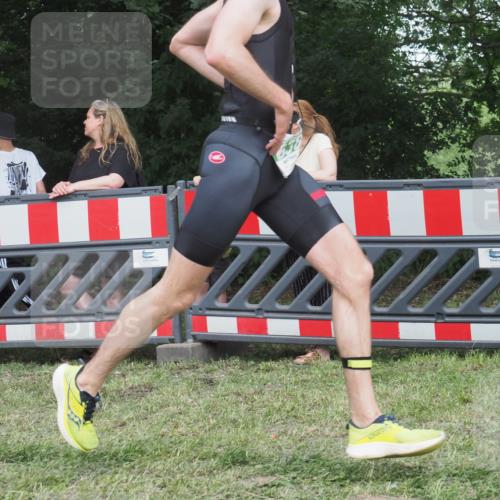21.06.2025 - 27. Vierlanden-Triathlon KatJ http://msf.ph/oto/8007713 15.06.2025 13:00:54 Ziel 638 meine-sportfotos.de