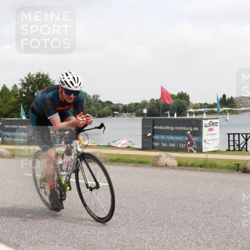 21.06.2025 - 27. Vierlanden-Triathlon H.Heesch http://msf.ph/oto/8007719 15.06.2025 12:10:33 Radfahren 654, 707, 917 meine-sportfotos.de