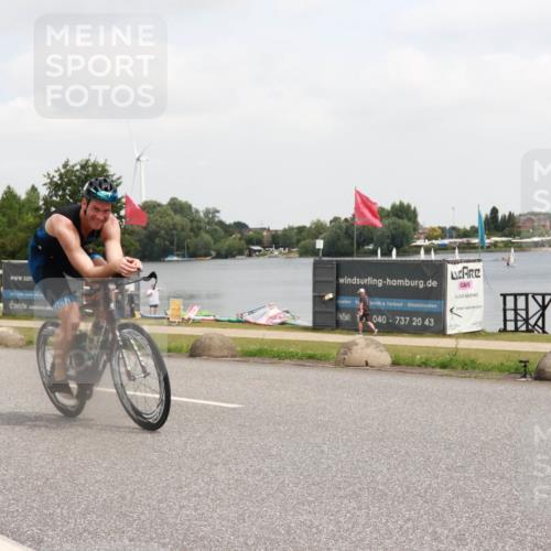 21.06.2025 - 27. Vierlanden-Triathlon H.Heesch http://msf.ph/oto/8007723 15.06.2025 12:10:34 Radfahren 654, 707, 917 meine-sportfotos.de