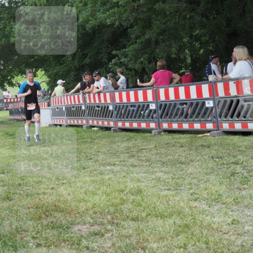 21.06.2025 - 27. Vierlanden-Triathlon KatJ http://msf.ph/oto/8007730 15.06.2025 13:01:06 Ziel 106 meine-sportfotos.de