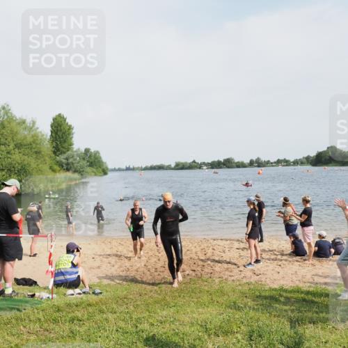 21.06.2025 - 27. Vierlanden-Triathlon MichiJ http://msf.ph/oto/8007735 15.06.2026 10:08:06 Schwimmen 295, 373, 403 meine-sportfotos.de