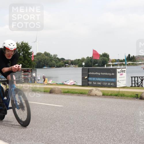 21.06.2025 - 27. Vierlanden-Triathlon H.Heesch http://msf.ph/oto/8007739 15.06.2025 12:10:40 Radfahren 654, 685, 837 meine-sportfotos.de