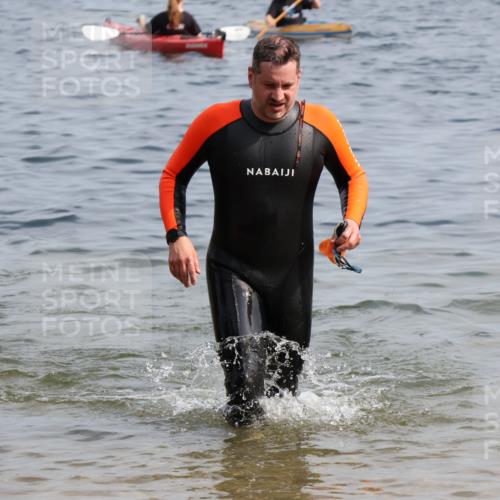 15.06.2025 - 27. Vierlanden-Triathlon Lena Gebhardt http://msf.ph/oto/8007742 15.06.2025 10:05:29 Schwimmen 366, 378, 393, 402, 409, 413, 456 meine-sportfotos.de