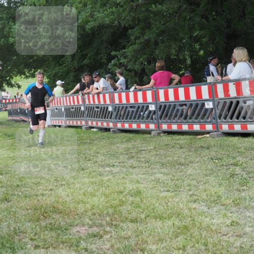21.06.2025 - 27. Vierlanden-Triathlon KatJ http://msf.ph/oto/8007758 15.06.2025 13:01:06 Ziel 106 meine-sportfotos.de