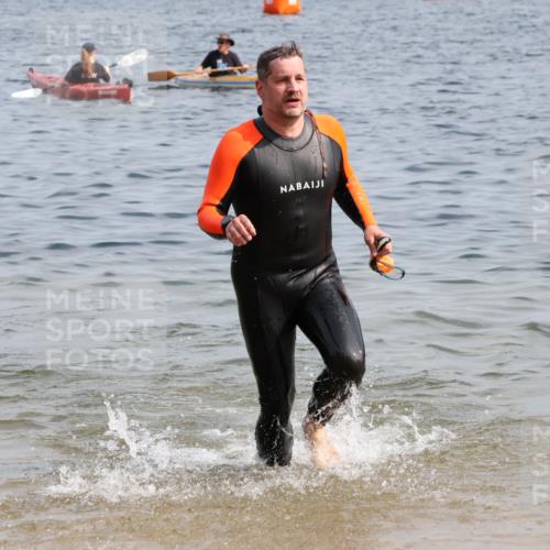 15.06.2025 - 27. Vierlanden-Triathlon Lena Gebhardt http://msf.ph/oto/8007761 15.06.2025 10:05:30 Schwimmen 366, 378, 393, 401, 402, 409, 413, 456 meine-sportfotos.de