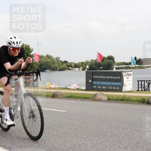 21.06.2025 - 27. Vierlanden-Triathlon H.Heesch http://msf.ph/oto/8007772 15.06.2025 12:02:26 Radfahren 800, 878, 936 meine-sportfotos.de