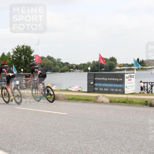 21.06.2025 - 27. Vierlanden-Triathlon H.Heesch http://msf.ph/oto/8007773 15.06.2025 12:10:52 Radfahren 933, 956, 1022 meine-sportfotos.de