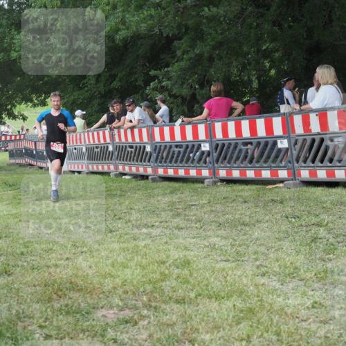 21.06.2025 - 27. Vierlanden-Triathlon KatJ http://msf.ph/oto/8007777 15.06.2025 13:01:06 Ziel 106 meine-sportfotos.de
