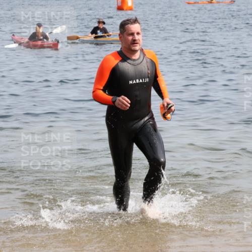 15.06.2025 - 27. Vierlanden-Triathlon Lena Gebhardt http://msf.ph/oto/8007779 15.06.2025 10:05:30 Schwimmen 366, 378, 393, 401, 402, 409, 413, 456 meine-sportfotos.de