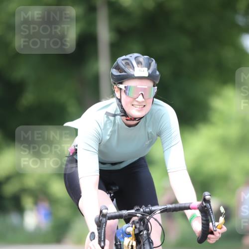 15.06.2025 - 7 Türme Triathlon Yannick Fuchs http://msf.ph/oto/8007787 15.06.2025 13:21:42 Radfahren 405, 629, 714 meine-sportfotos.de