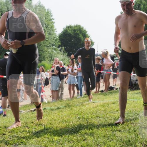 15.06.2025 - 27. Vierlanden-Triathlon KatJ http://msf.ph/oto/8007788 15.06.2025 10:06:18 Schwimmen 369, 370, 381, 418, 447, 448, 455 meine-sportfotos.de