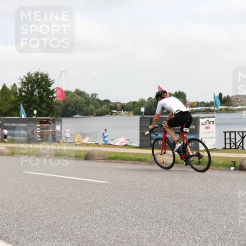 21.06.2025 - 27. Vierlanden-Triathlon H.Heesch http://msf.ph/oto/8007790 15.06.2025 12:11:01 Radfahren 885, 932, 1019, 1020, 1021, 1023 meine-sportfotos.de