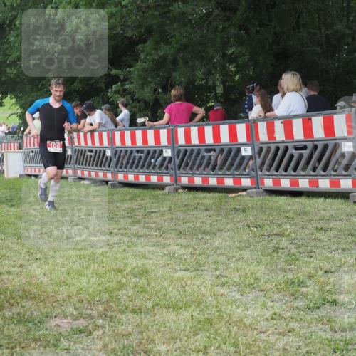 21.06.2025 - 27. Vierlanden-Triathlon KatJ http://msf.ph/oto/8007791 15.06.2025 13:01:07 Ziel 106 meine-sportfotos.de