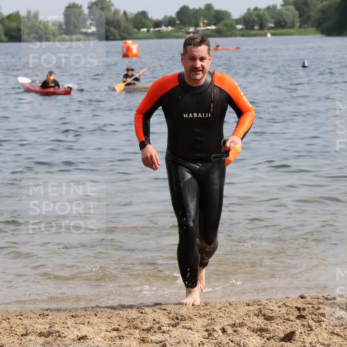 15.06.2025 - 27. Vierlanden-Triathlon Lena Gebhardt http://msf.ph/oto/8007793 15.06.2025 10:05:31 Schwimmen 366, 378, 393, 401, 409, 413, 456 meine-sportfotos.de