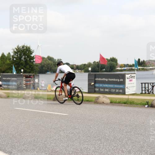 21.06.2025 - 27. Vierlanden-Triathlon H.Heesch http://msf.ph/oto/8007799 15.06.2025 12:11:01 Radfahren 885, 932, 1019, 1020, 1021, 1023 meine-sportfotos.de