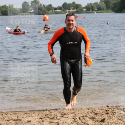 15.06.2025 - 27. Vierlanden-Triathlon Lena Gebhardt http://msf.ph/oto/8007801 15.06.2025 10:05:31 Schwimmen 366, 378, 393, 401, 409, 413, 456 meine-sportfotos.de