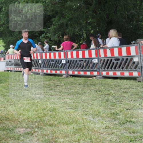 21.06.2025 - 27. Vierlanden-Triathlon KatJ http://msf.ph/oto/8007811 15.06.2025 13:01:07 Ziel 106 meine-sportfotos.de