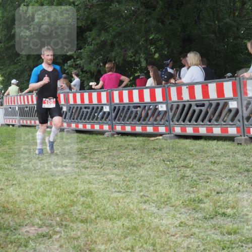 21.06.2025 - 27. Vierlanden-Triathlon KatJ http://msf.ph/oto/8007823 15.06.2025 13:01:07 Ziel 106 meine-sportfotos.de