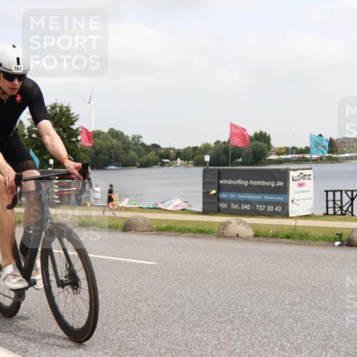 21.06.2025 - 27. Vierlanden-Triathlon H.Heesch http://msf.ph/oto/8007827 15.06.2025 12:11:16 Radfahren 760, 761 meine-sportfotos.de