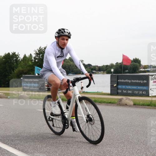 15.06.2025 - 27. Vierlanden-Triathlon H.Heesch http://msf.ph/oto/8007828 15.06.2025 10:45:04 Radfahren 188, 196, 233, 345, 437, 439, 467 meine-sportfotos.de