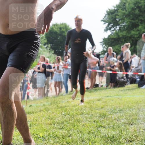 15.06.2025 - 27. Vierlanden-Triathlon KatJ http://msf.ph/oto/8007835 15.06.2025 10:06:19 Schwimmen 369, 370, 381, 418, 447, 448, 455 meine-sportfotos.de