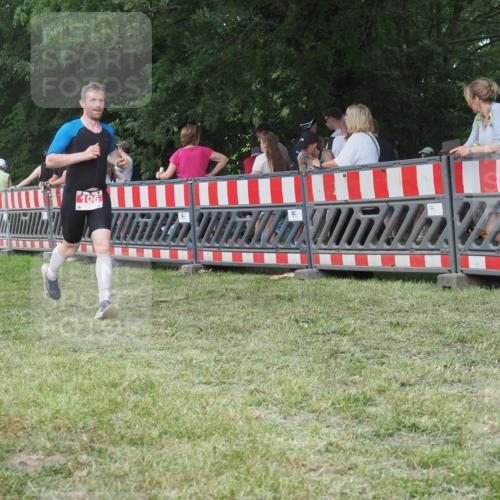 21.06.2025 - 27. Vierlanden-Triathlon KatJ http://msf.ph/oto/8007839 15.06.2025 13:01:07 Ziel 106 meine-sportfotos.de