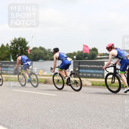 21.06.2025 - 27. Vierlanden-Triathlon H.Heesch http://msf.ph/oto/8007841 15.06.2025 12:11:23 Radfahren 913 meine-sportfotos.de