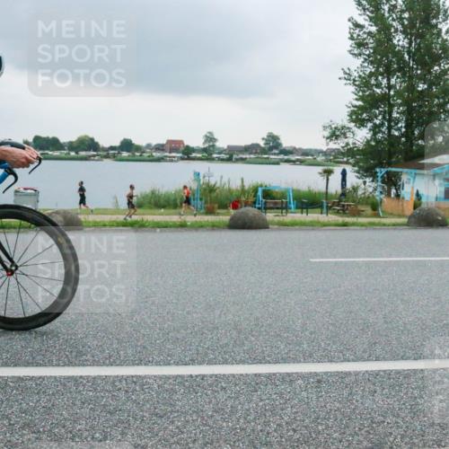 21.06.2025 - 27. Vierlanden-Triathlon H.Heesch http://msf.ph/oto/8007842 15.06.2025 13:26:15 Radfahren 1126, 1149, 1265, 1304, 1315 meine-sportfotos.de