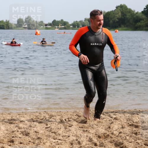 15.06.2025 - 27. Vierlanden-Triathlon Lena Gebhardt http://msf.ph/oto/8007844 15.06.2025 10:05:32 Schwimmen 366, 378, 401, 409, 413, 456 meine-sportfotos.de