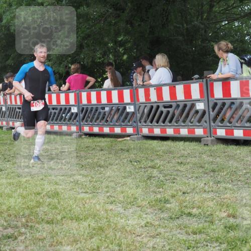 21.06.2025 - 27. Vierlanden-Triathlon KatJ http://msf.ph/oto/8007855 15.06.2025 13:01:07 Ziel 106 meine-sportfotos.de