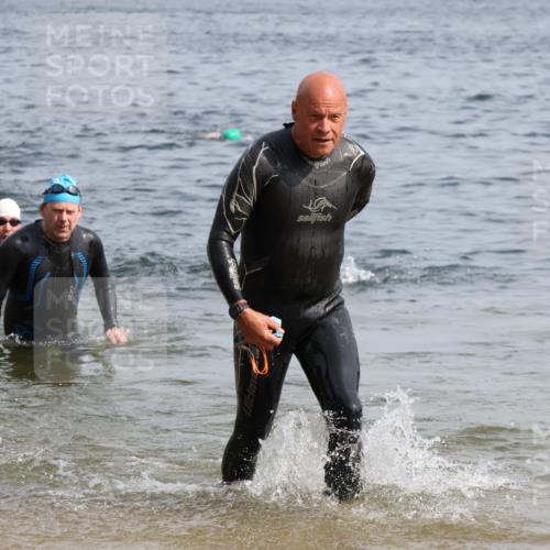 15.06.2025 - 27. Vierlanden-Triathlon Lena Gebhardt http://msf.ph/oto/8007856 15.06.2025 10:05:33 Schwimmen 366, 378, 401, 409, 413, 456 meine-sportfotos.de