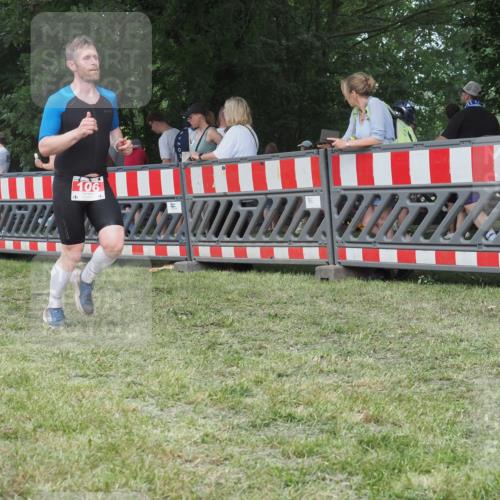 21.06.2025 - 27. Vierlanden-Triathlon KatJ http://msf.ph/oto/8007871 15.06.2025 13:01:08 Ziel 106 meine-sportfotos.de