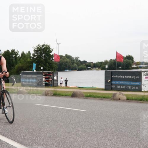 15.06.2025 - 27. Vierlanden-Triathlon H.Heesch http://msf.ph/oto/8007873 15.06.2025 10:45:14 Radfahren 400, 456, 458 meine-sportfotos.de
