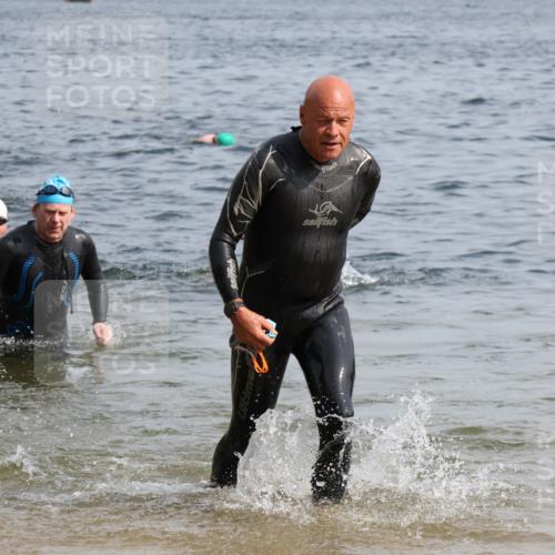 15.06.2025 - 27. Vierlanden-Triathlon Lena Gebhardt http://msf.ph/oto/8007874 15.06.2025 10:05:34 Schwimmen 366, 378, 401, 409, 413, 450, 456 meine-sportfotos.de