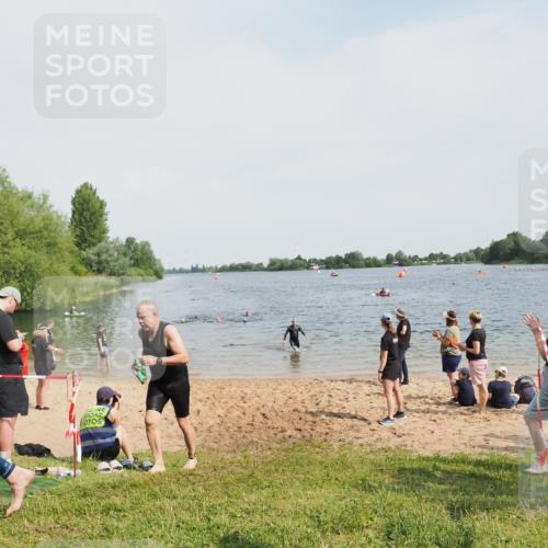 21.06.2025 - 27. Vierlanden-Triathlon MichiJ http://msf.ph/oto/8007876 15.06.2026 10:08:08 Schwimmen 295, 373, 403 meine-sportfotos.de